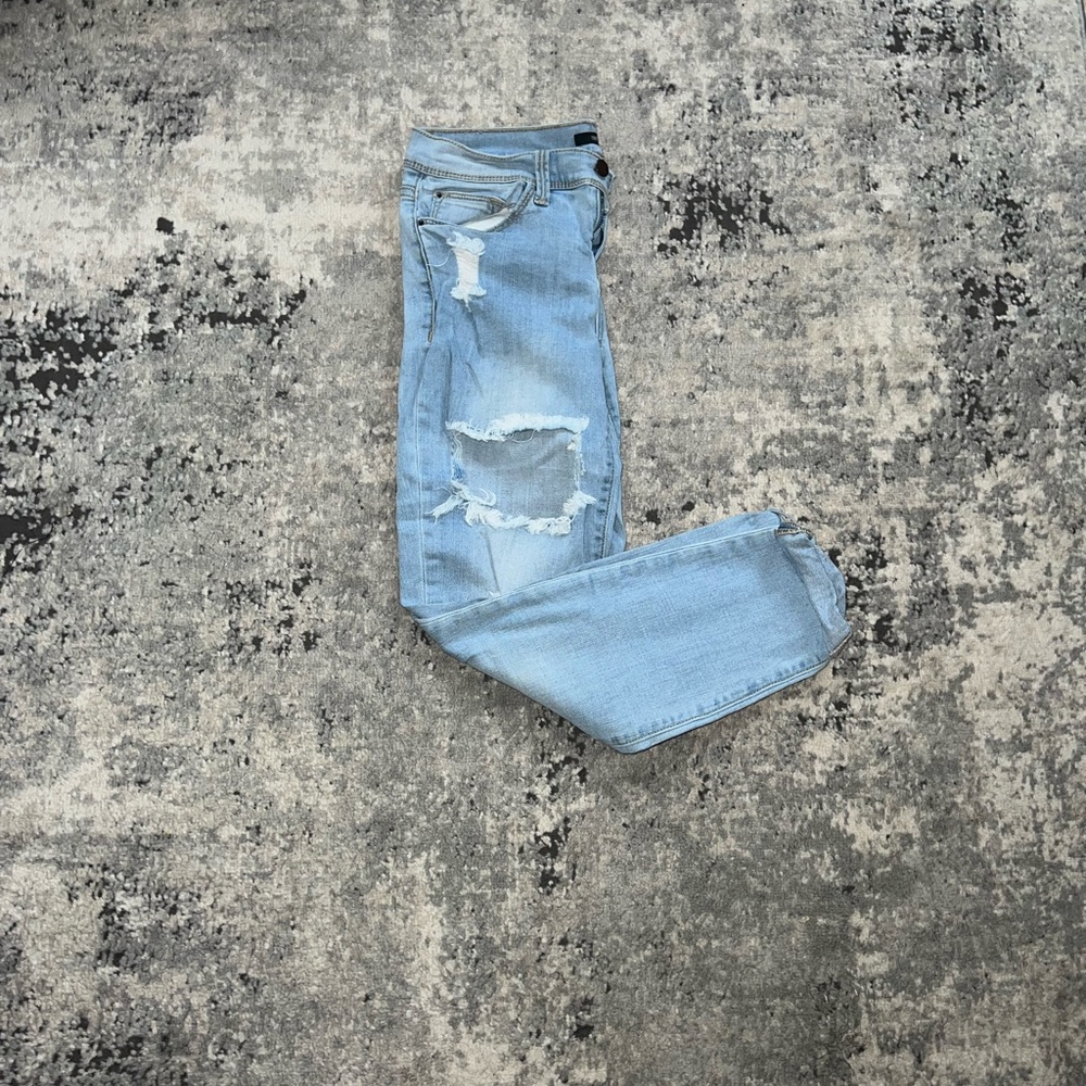 Forever 21 Distressed Mid Rise Light Wash Denim Jeans, size 27